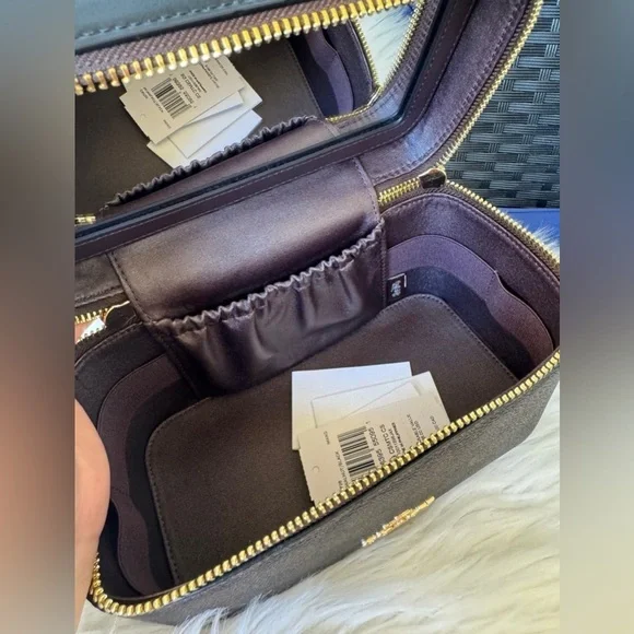 NWT Coach Cosmetic Case In Signature Canvas CW728 AUTHENTIC New!! - Picture 6 of 10